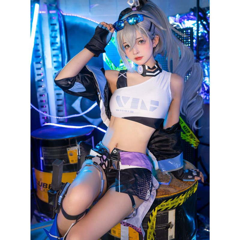 Honkai: Star Rail Silver Wolf Cosplay